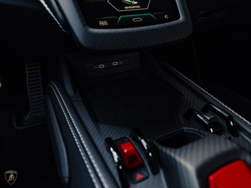 Used 2024 Lamborghini Revuelto image 27