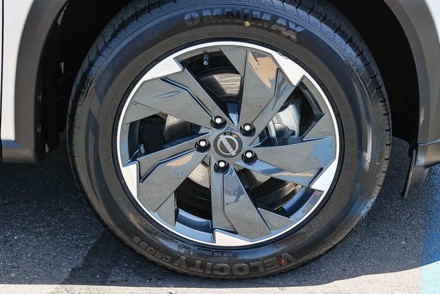 Used 2024 Nissan Rogue SV AWD/4WD image 9