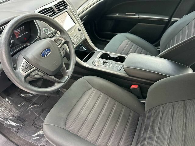 Used 2020 Ford Fusion SE FWD image 10