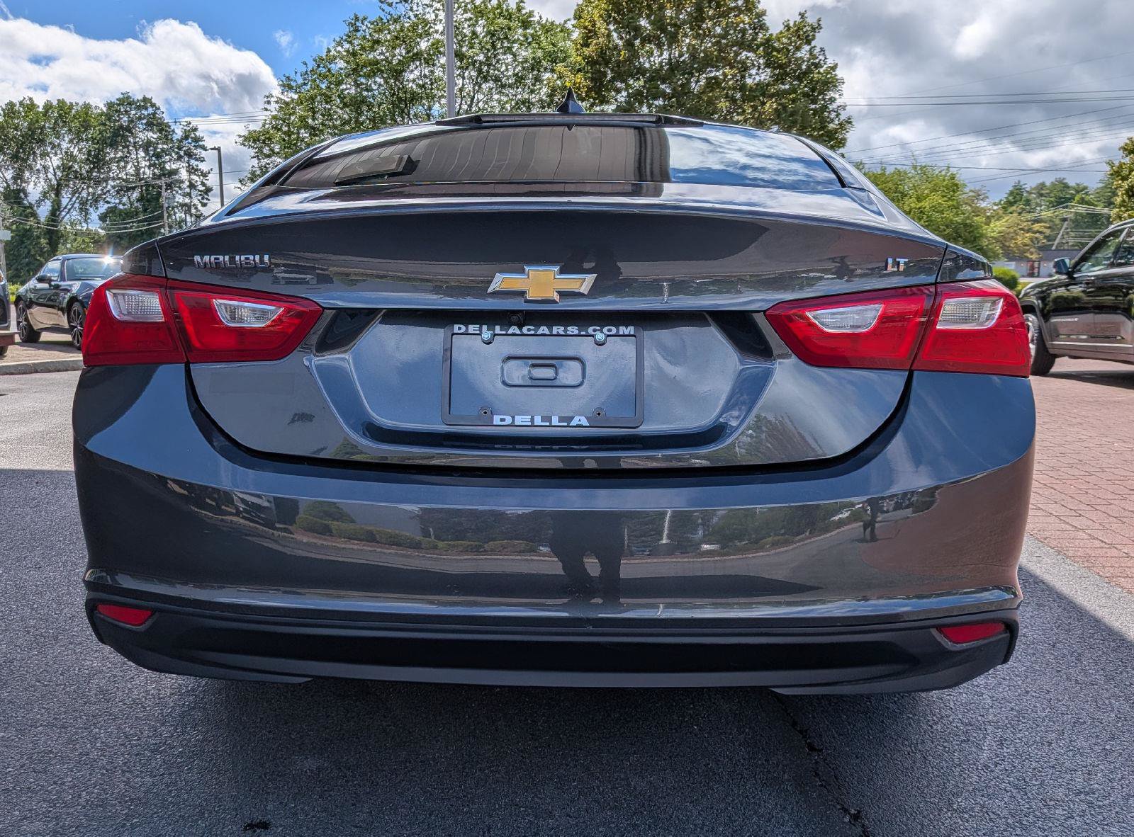 Used 2018 Chevrolet Malibu LT FWD image 9