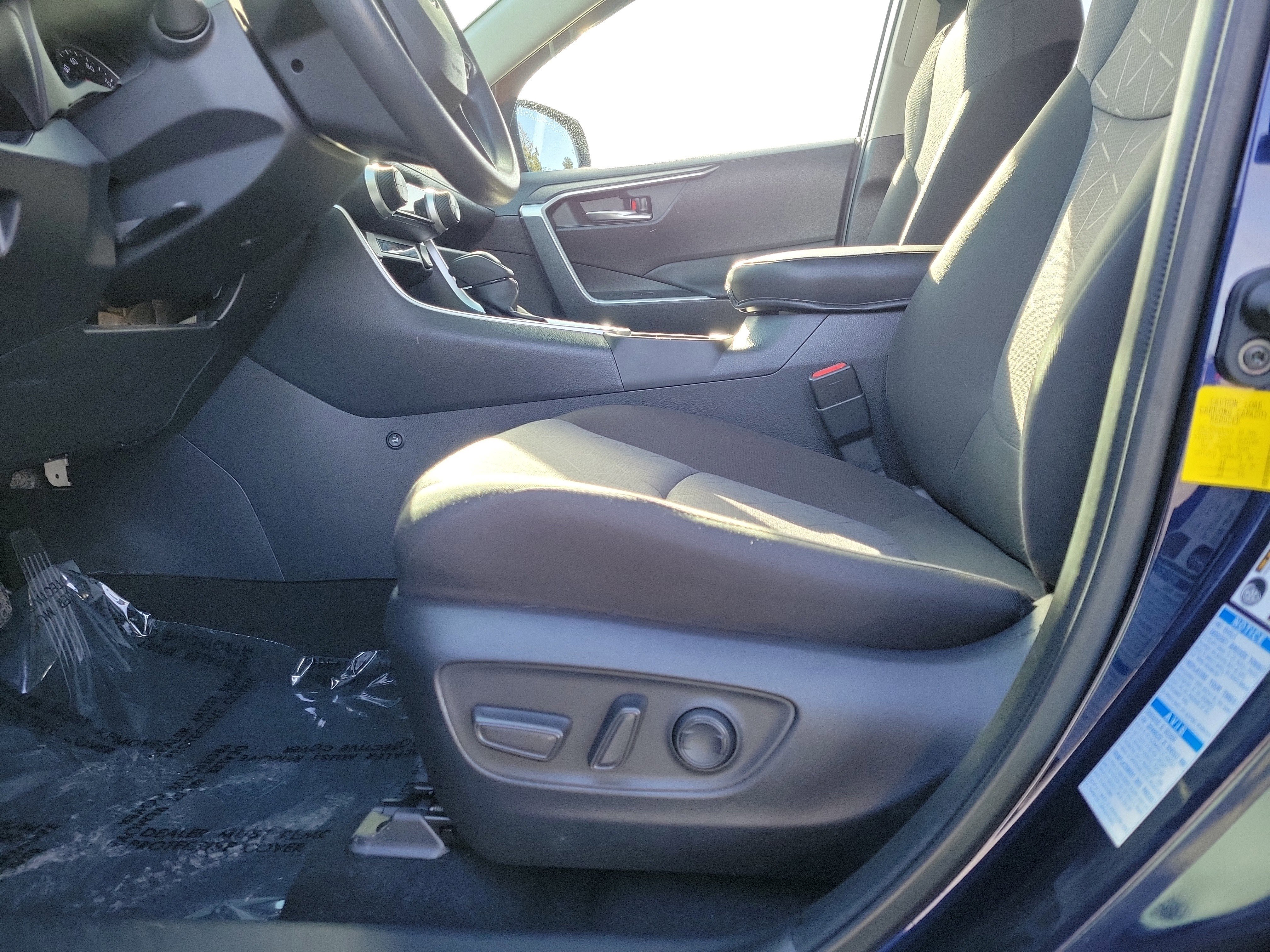 Used 2022 Toyota RAV4 XLE image 16