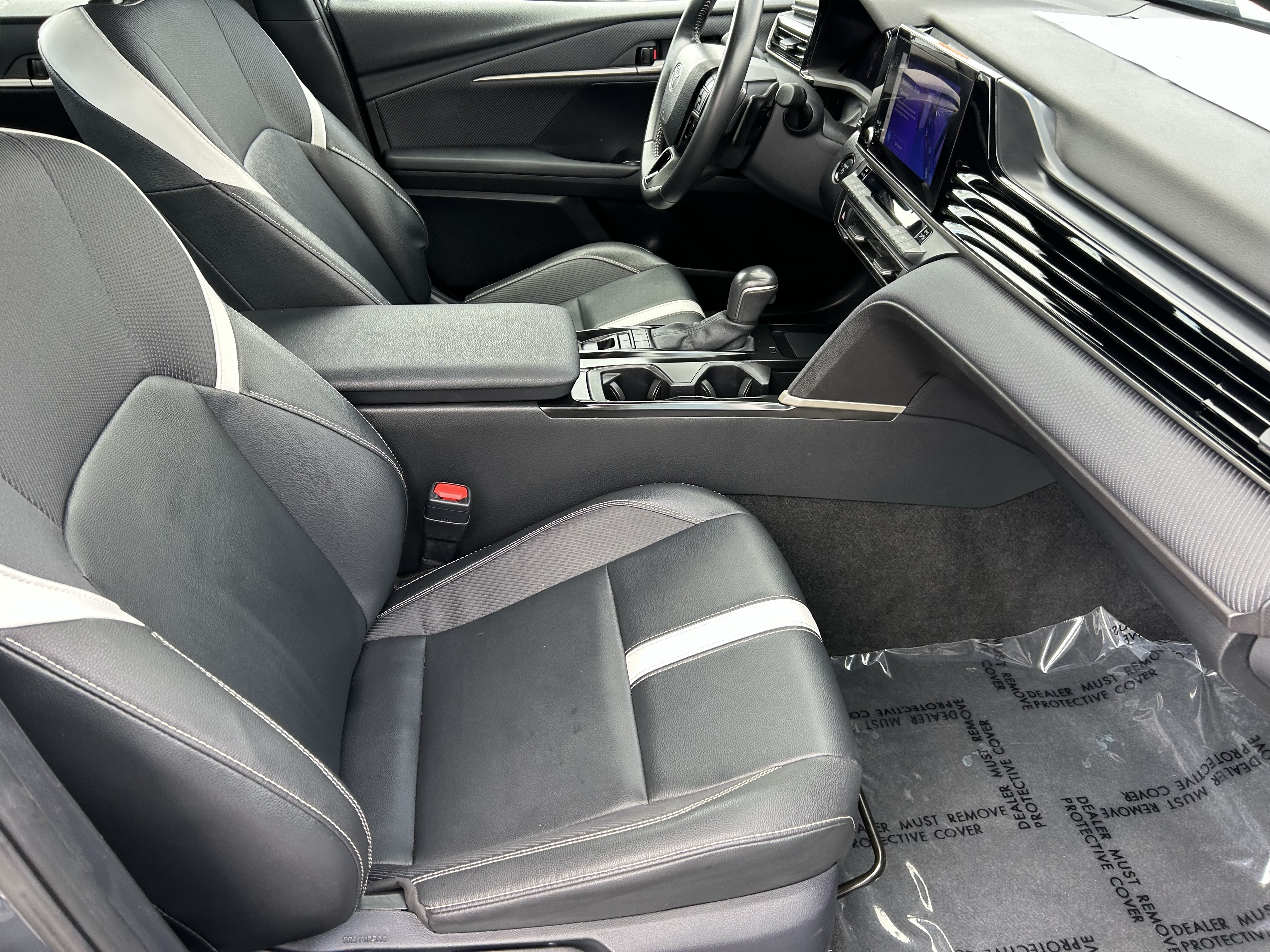 Used 2025 Toyota Camry SE FWD image 9