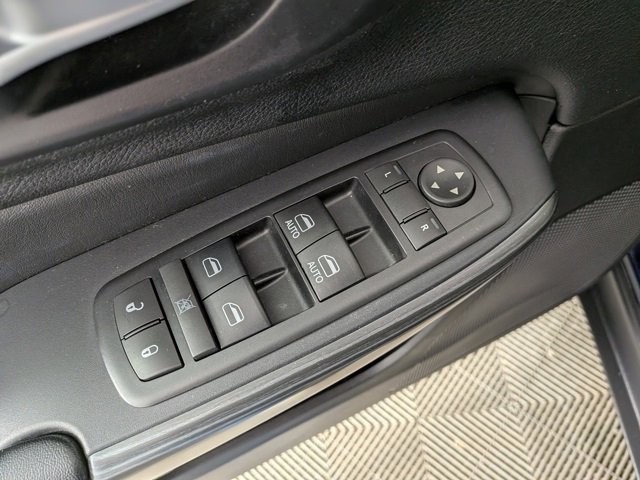 Used 2016 Jeep Cherokee Limited image 11