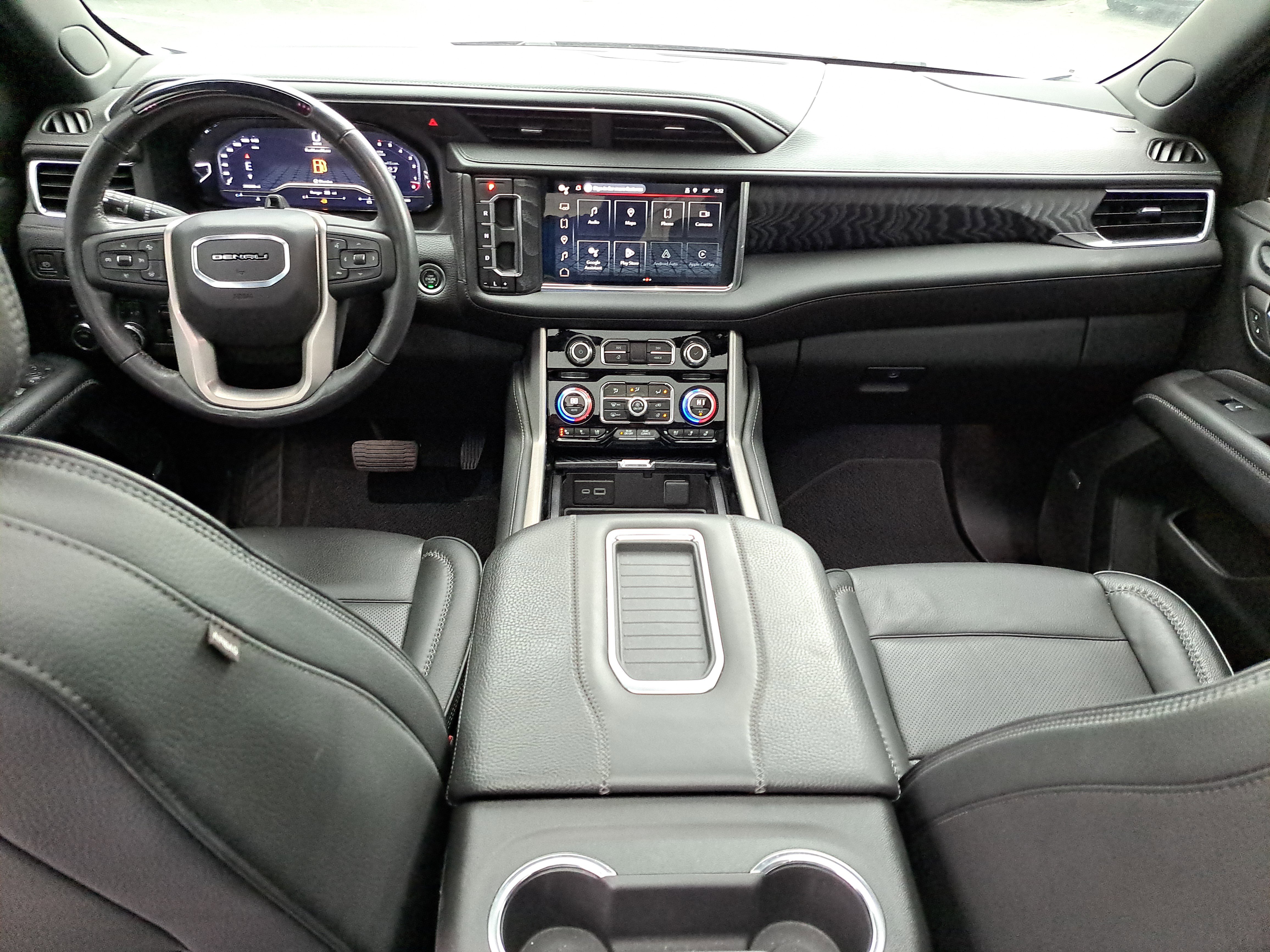 Used 2024 GMC Yukon Denali w/ Advanced Technology Package image 8