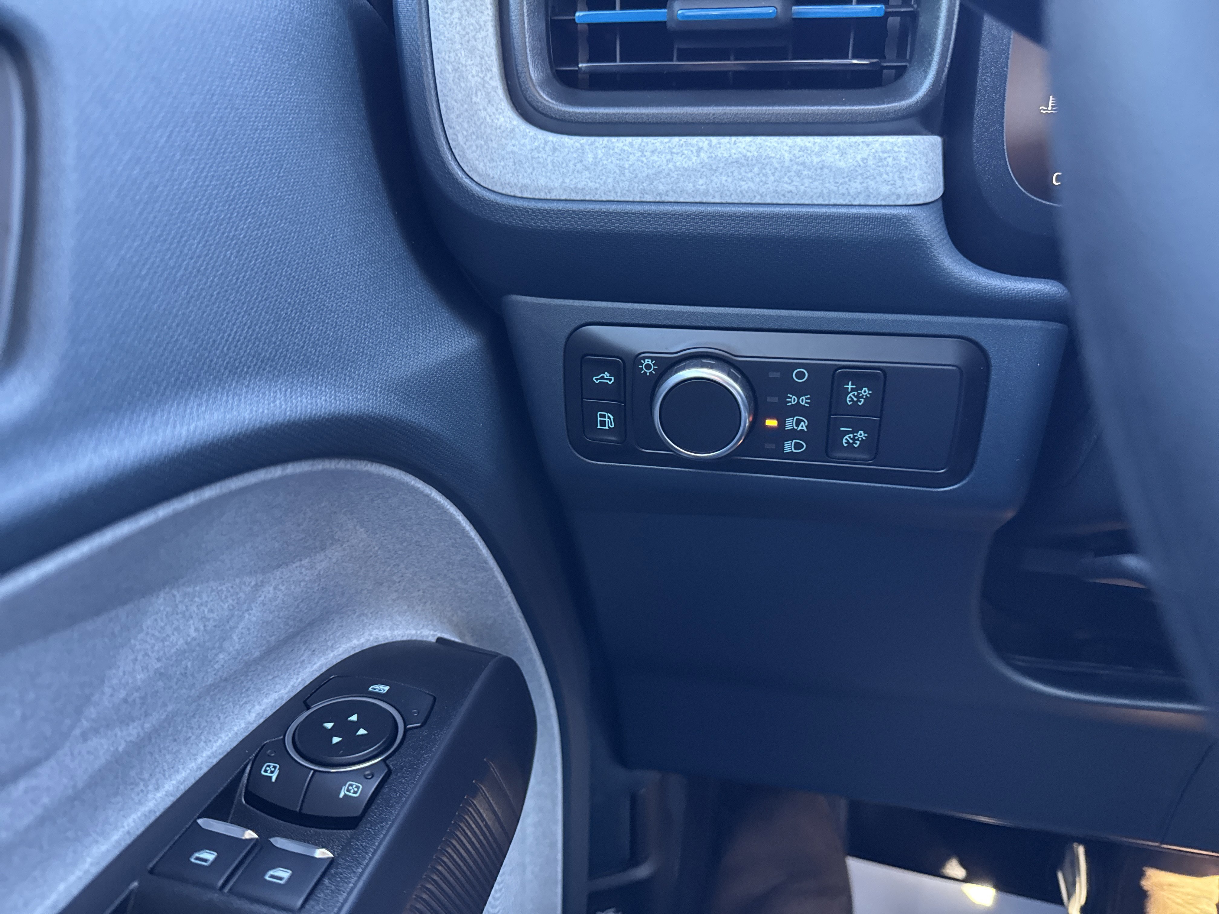 New 2025 Ford Maverick XLT image 33