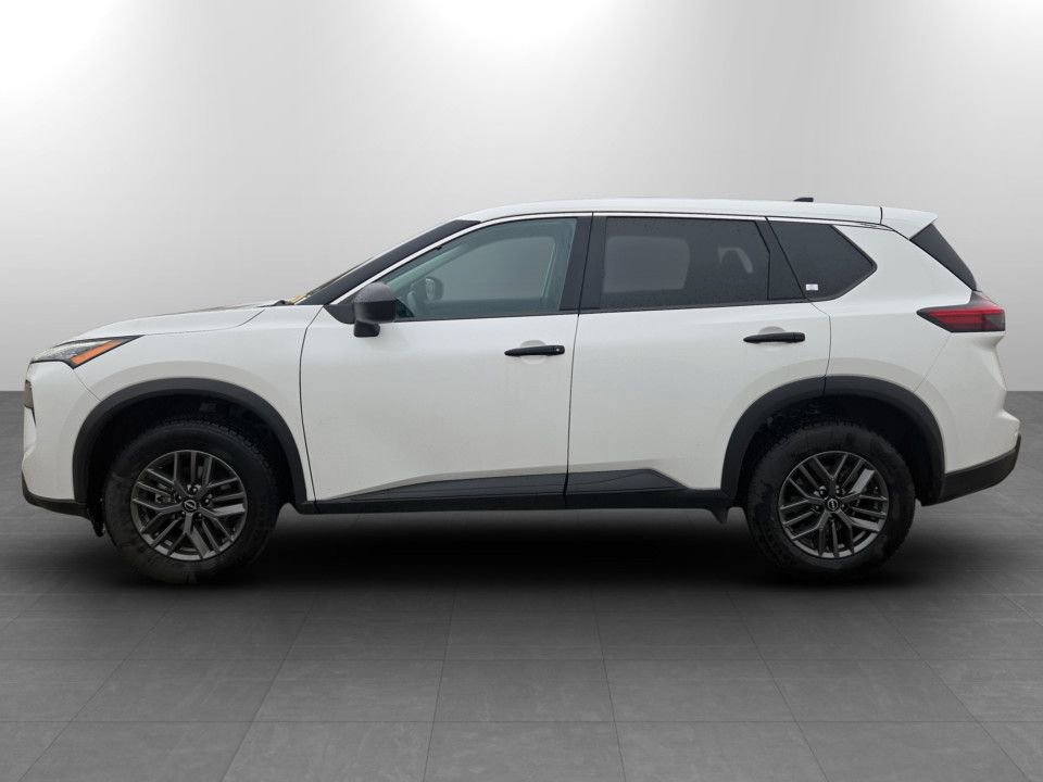 Used 2024 Nissan Rogue S image 9