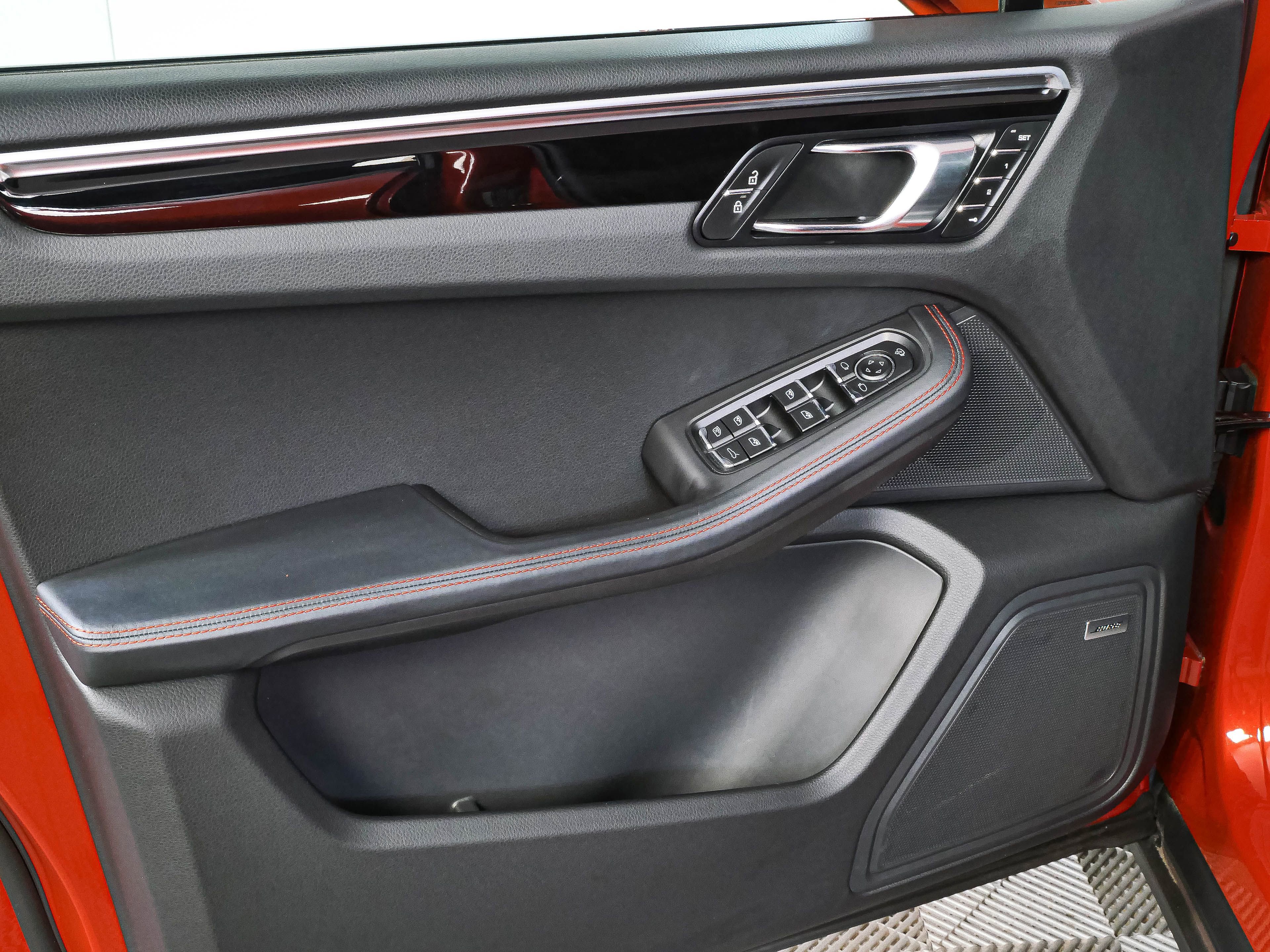 Certified 2024 Porsche Macan S AWD/4WD image 6