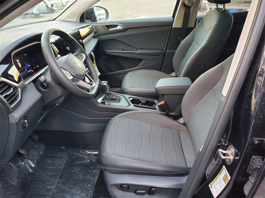 New 2025 Volkswagen Taos SE image 7