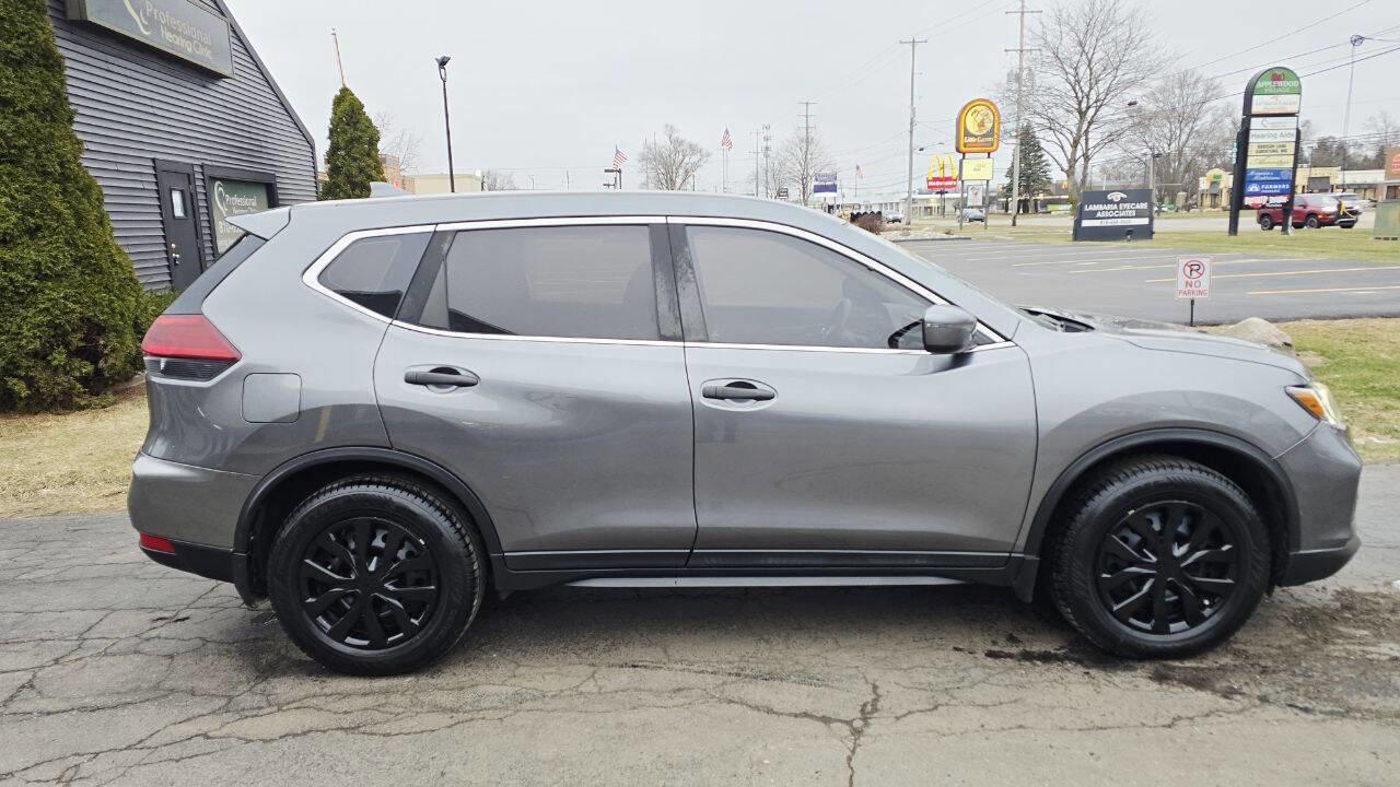 Used 2018 Nissan Rogue SV image 7