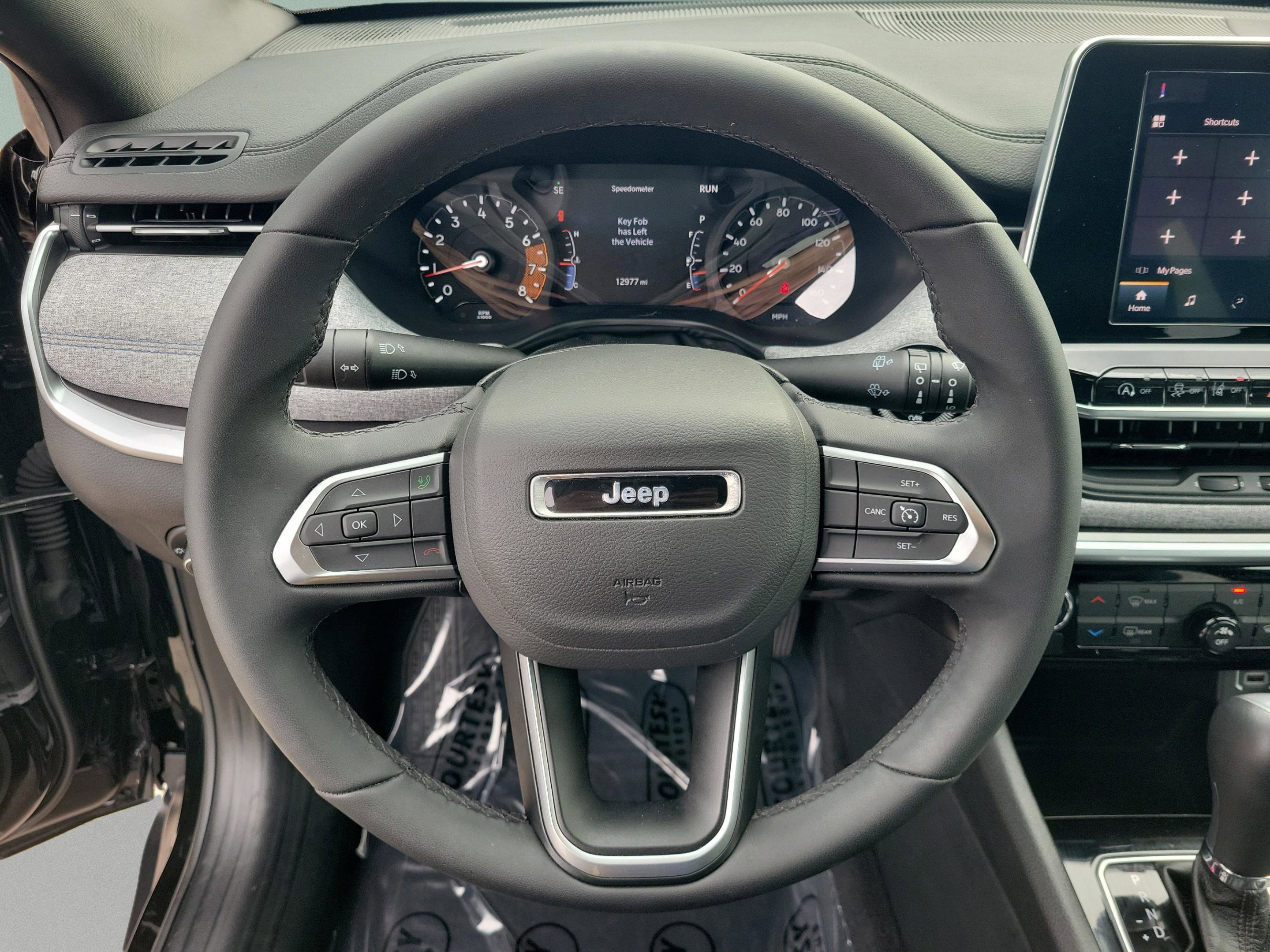 Used 2025 Jeep Compass Latitude image 18