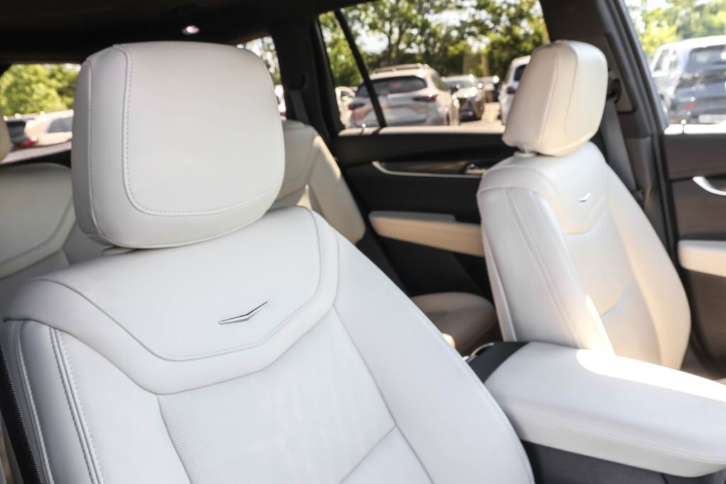 Used 2023 Cadillac XT6 Sport w/ Technology Package AWD/4WD image 42