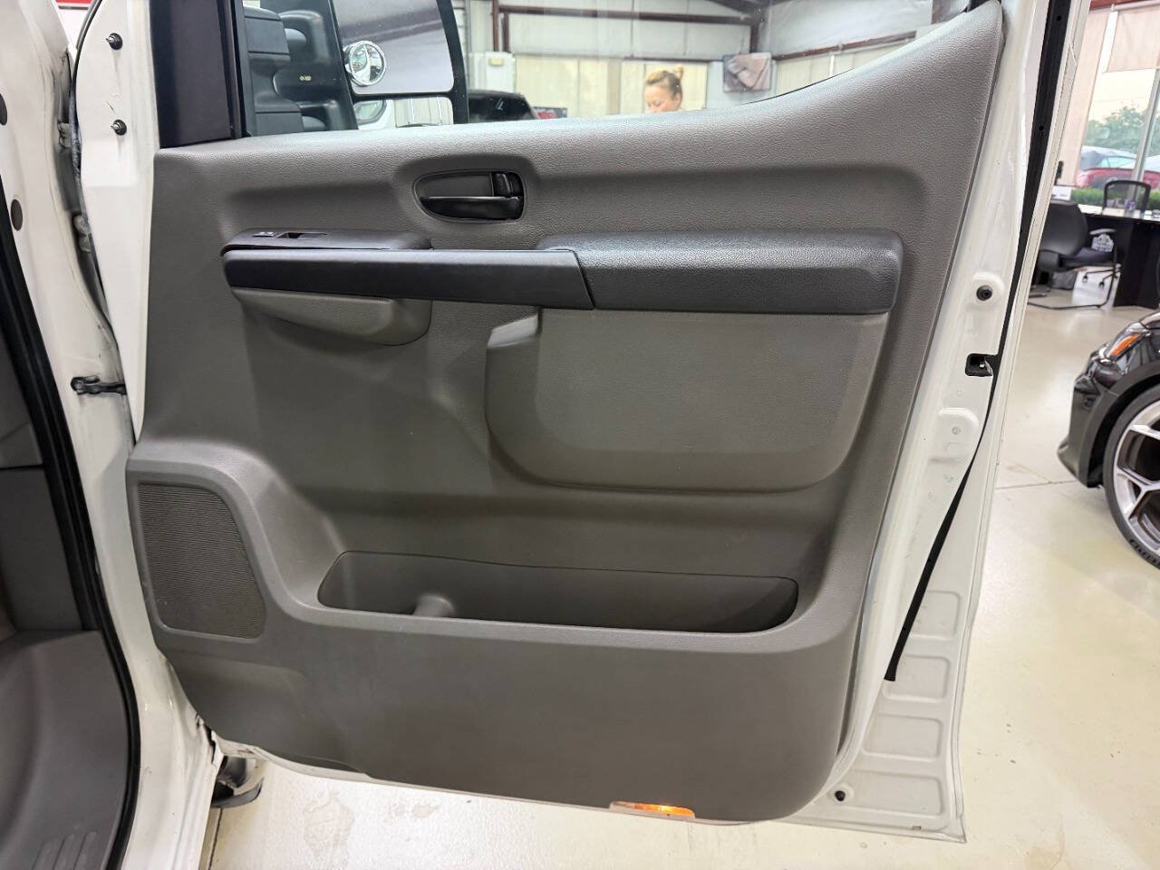 Used 2016 Nissan NV 3500 SL RWD image 13