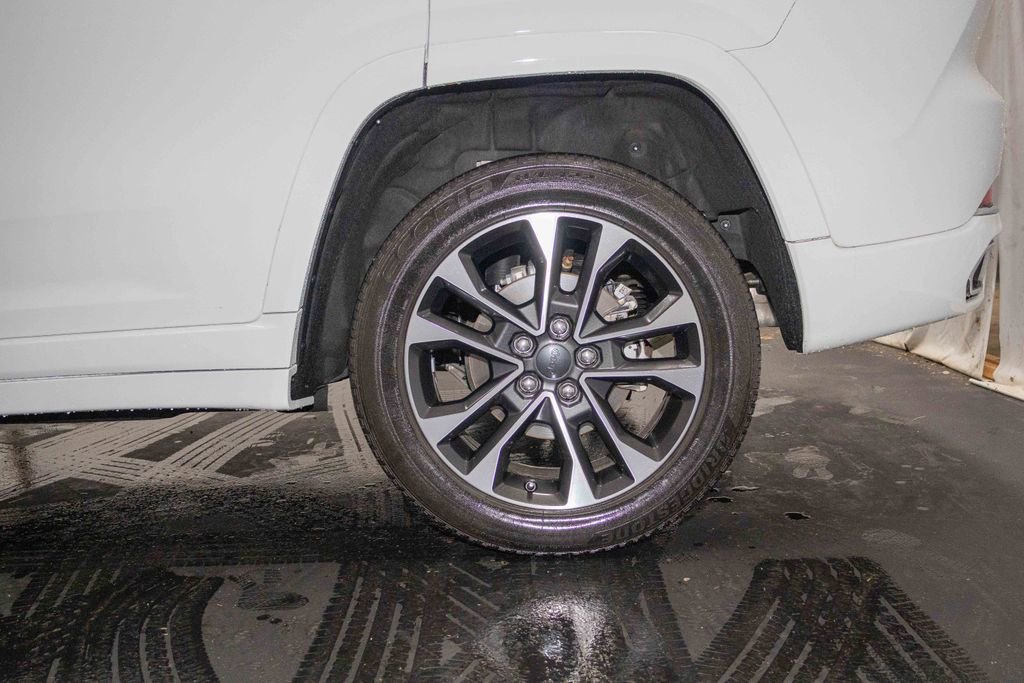 Used 2022 Jeep Grand Cherokee Overland w/ Luxury Tech Group IV image 9