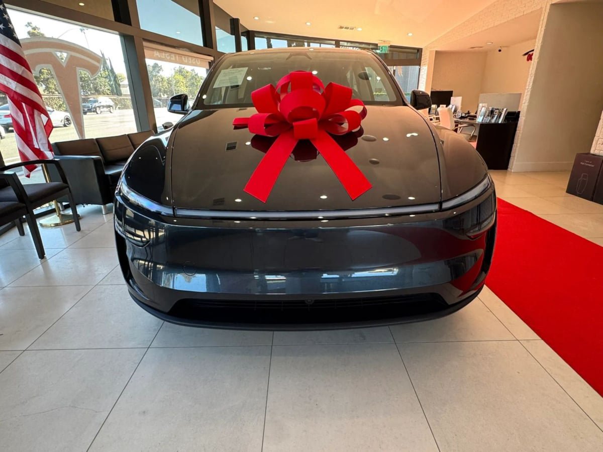 Used 2026 Tesla Model Y AWD image 2