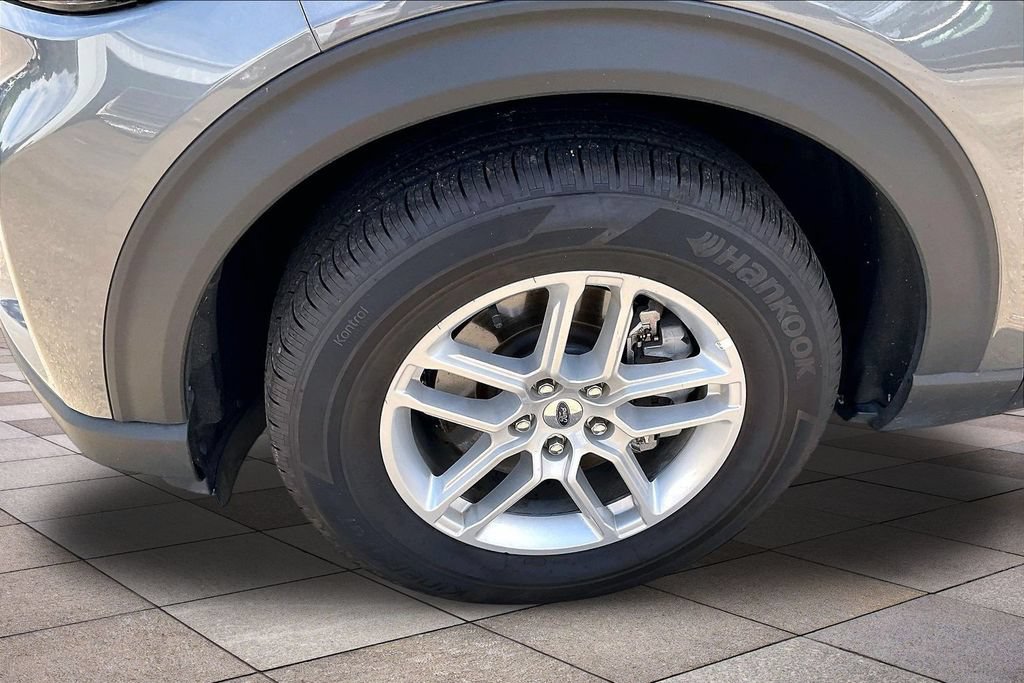 Used 2025 Ford Explorer Active w/ Active Comfort Package RWD image 9