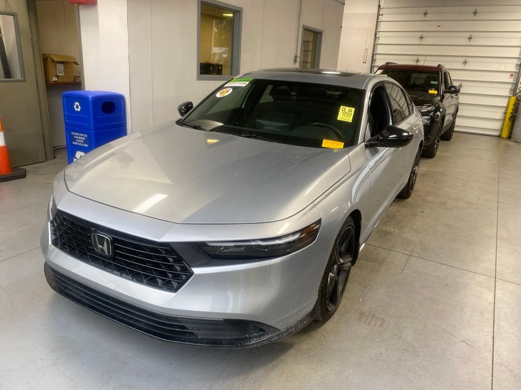Used 2025 Honda Accord Sport image 2