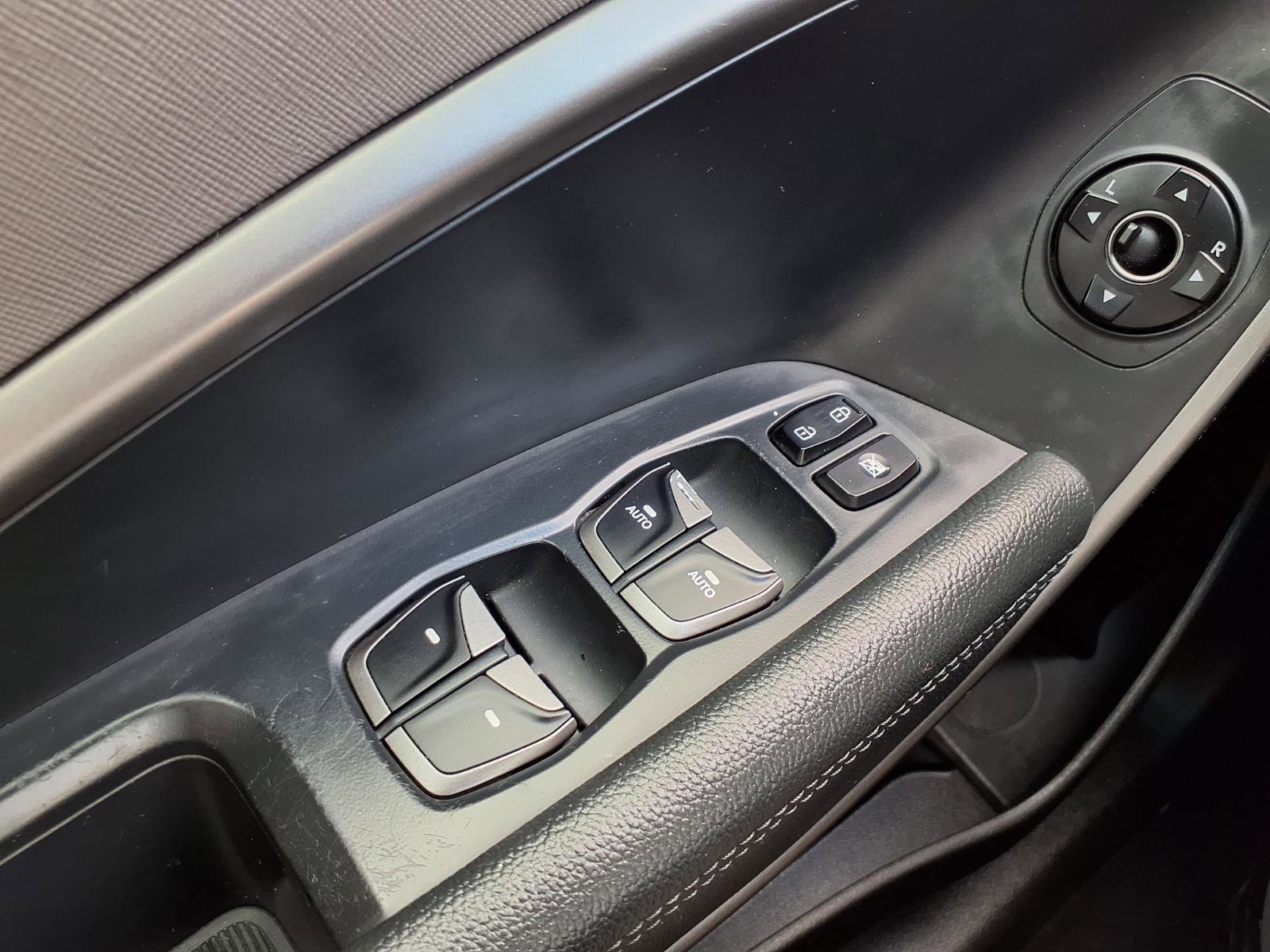 Used 2017 Hyundai Santa Fe SE FWD image 10