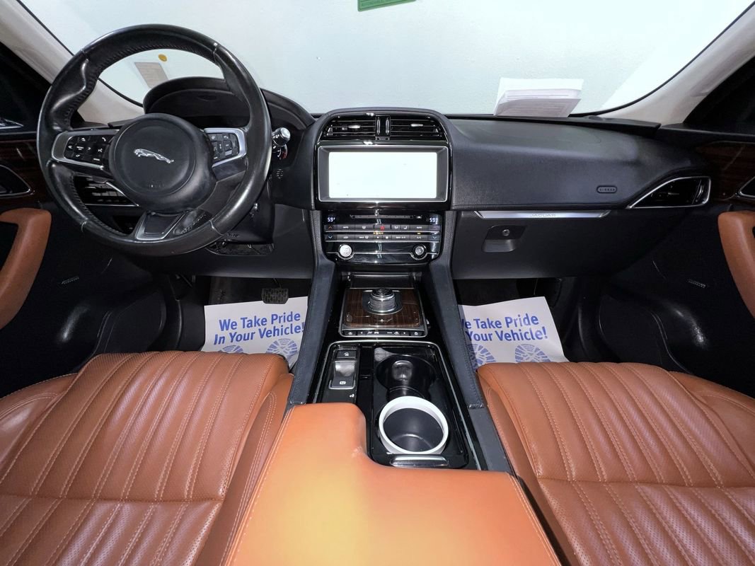 Used 2018 Jaguar F-PACE Portfolio AWD/4WD image 18