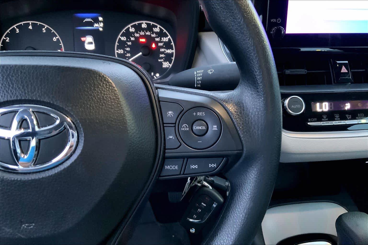 Used 2025 Toyota Corolla LE FWD image 24