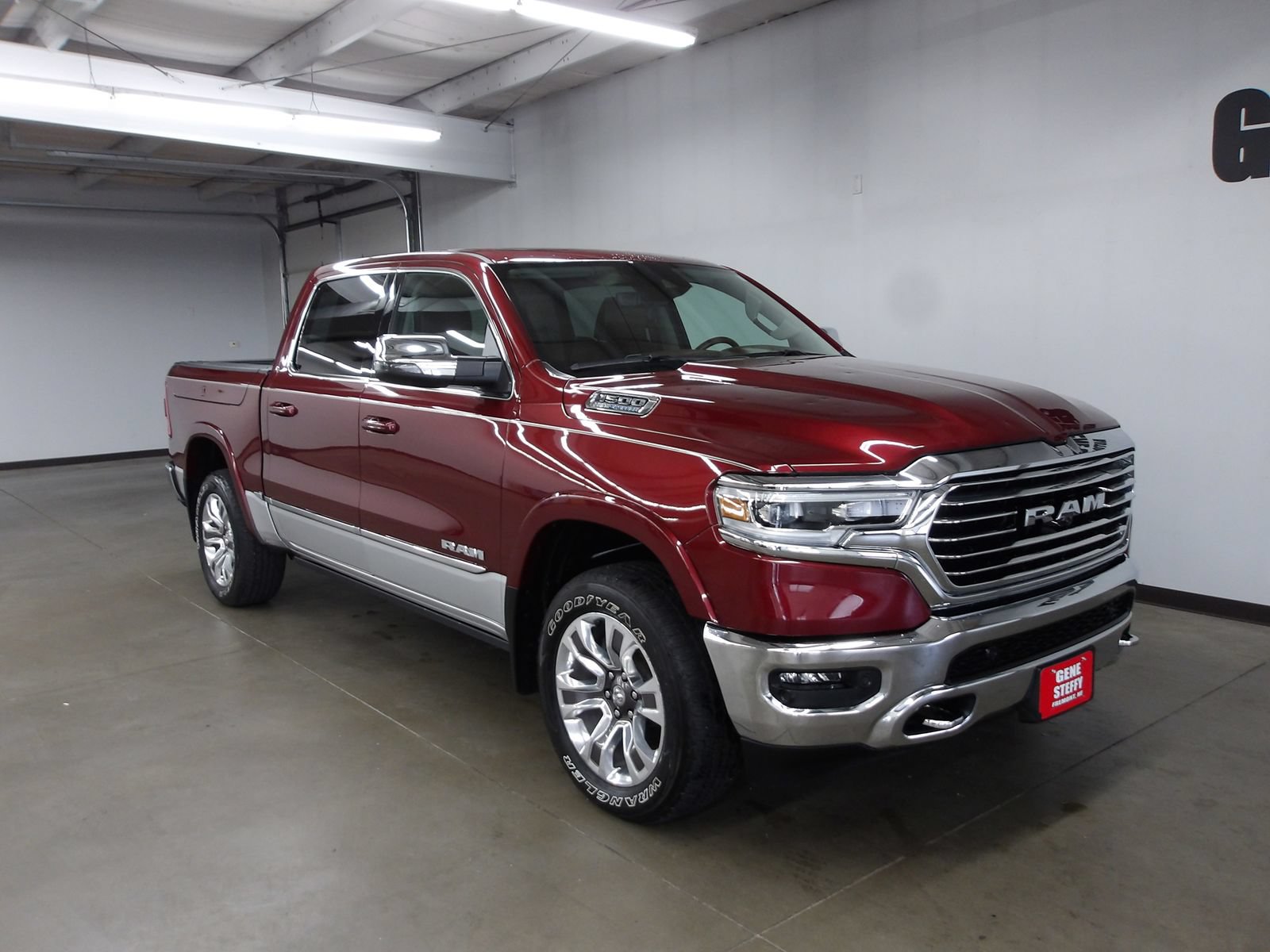 Used 2023 RAM 1500 Limited AWD/4WD image 4