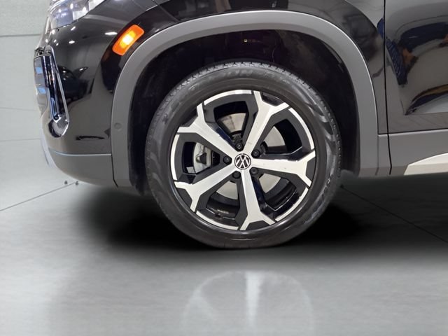 Certified 2025 Volkswagen Tiguan SE w/ Panoramic Sunroof Package AWD/4WD image 22