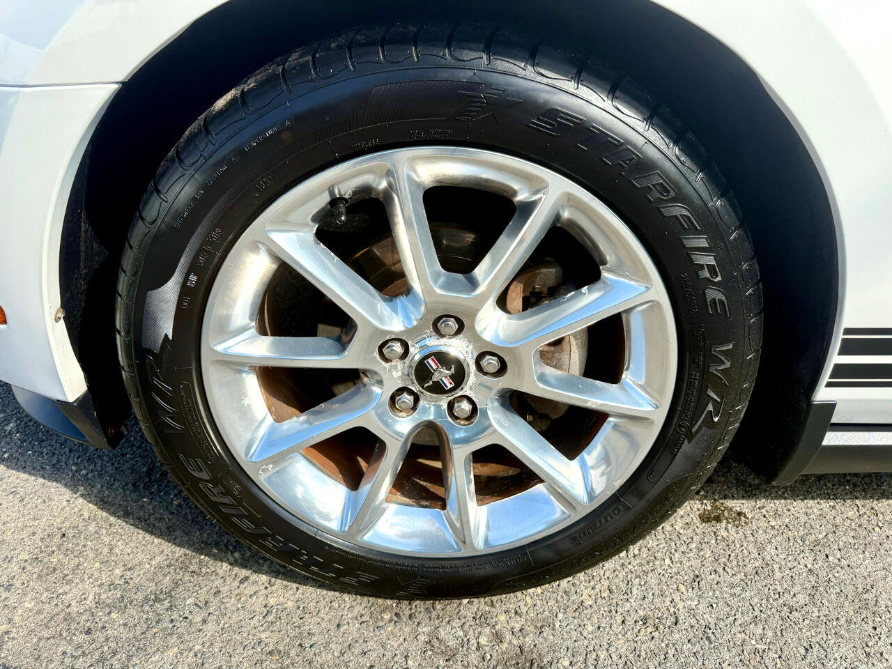 Used 2010 Ford Mustang Convertible image 10