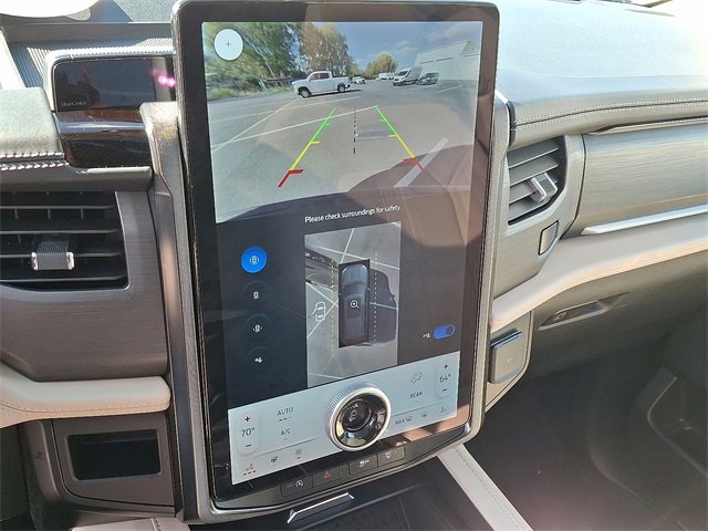 Used 2024 Ford Expedition Platinum image 19