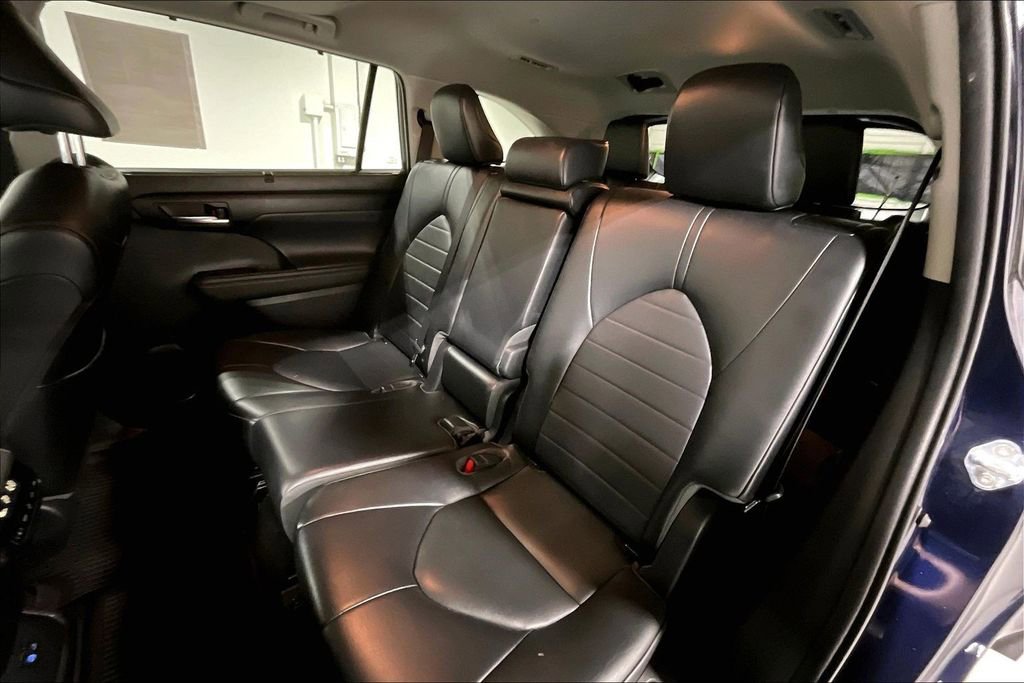 Used 2022 Toyota Highlander XLE image 34