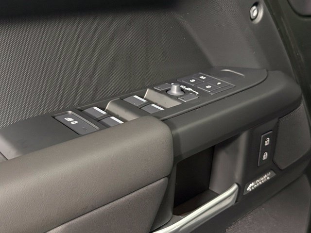 New 2026 Land Rover Defender 110 X-Dynamic SE AWD/4WD image 13