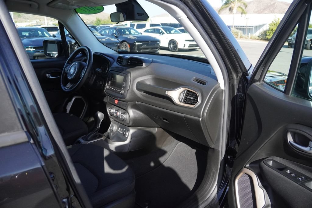 Certified 2017 Jeep Renegade Latitude AWD/4WD image 34
