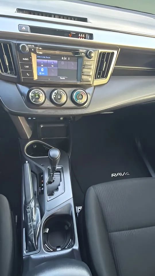 Used 2018 Toyota RAV4 LE image 28