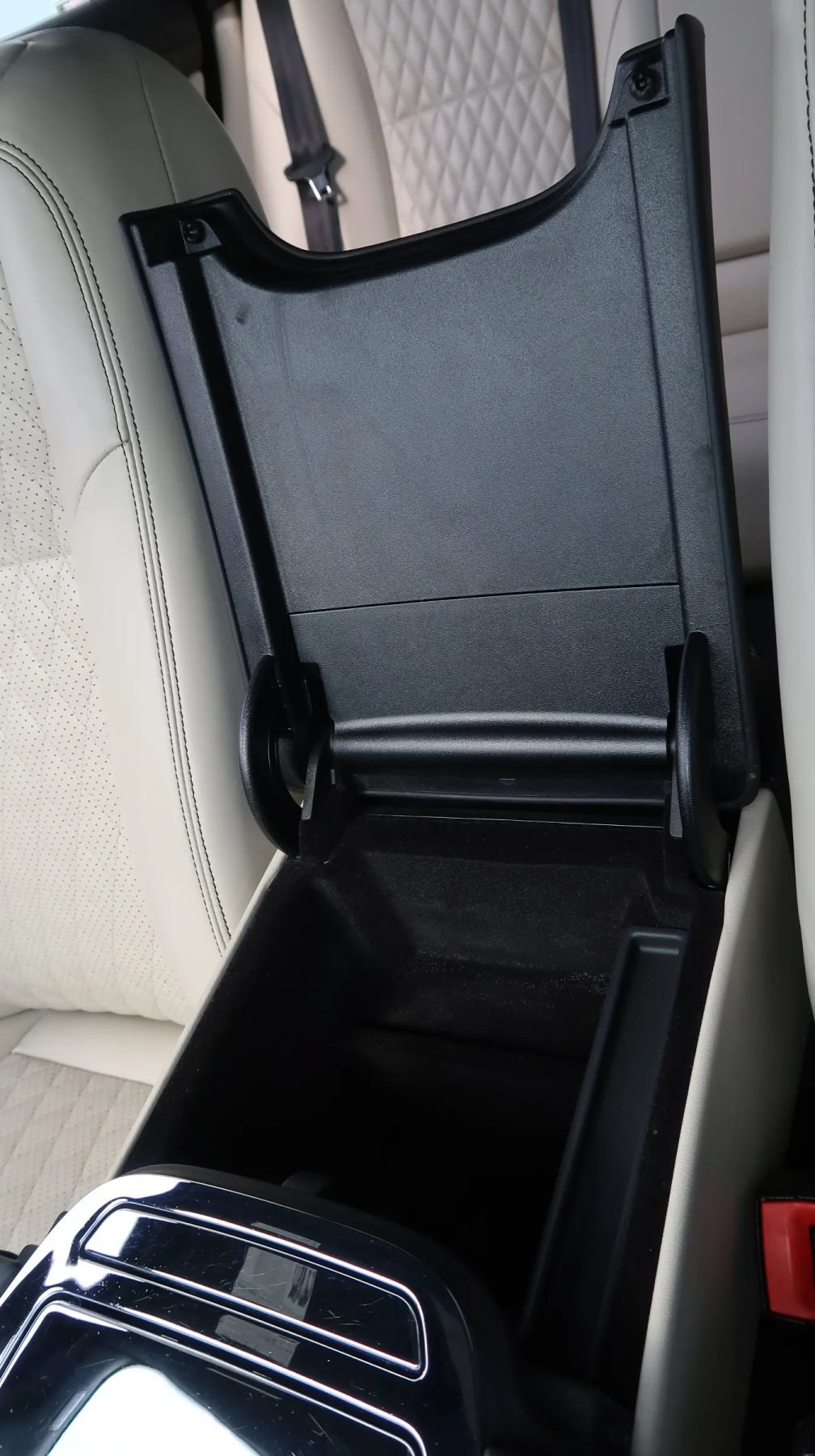 Used 2019 Jaguar XJ L Portfolio image 30