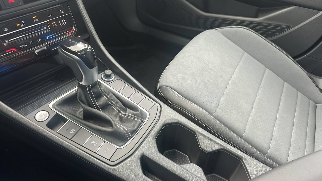 New 2027 Volkswagen Jetta SE FWD image 14