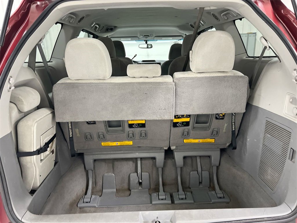 Used 2011 Toyota Sienna LE image 23