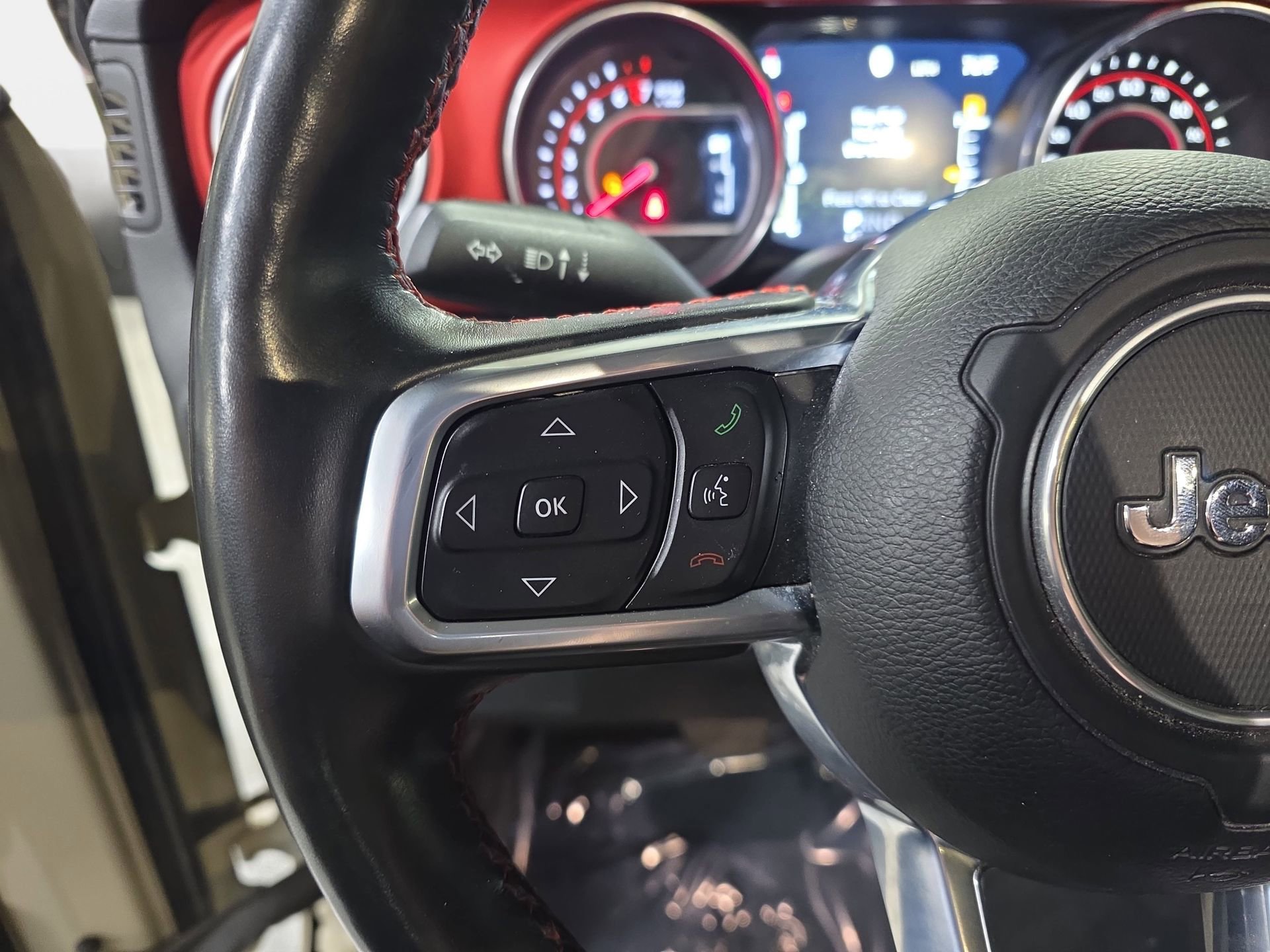 Used 2020 Jeep Gladiator Rubicon w/ Cold Weather Group AWD/4WD image 17