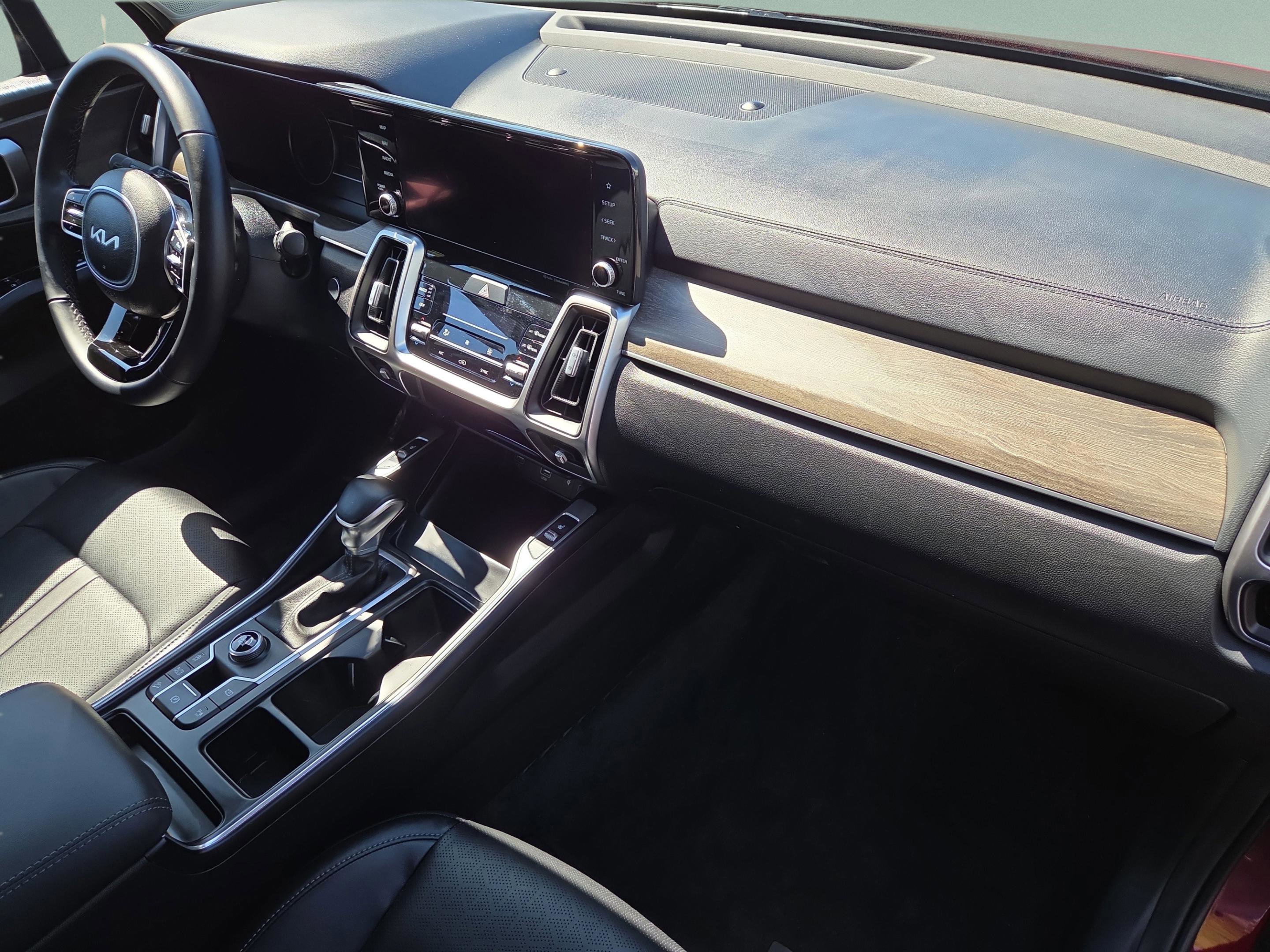 Used 2022 Kia Sorento EX w/ Panoramic Sunroof Package image 38