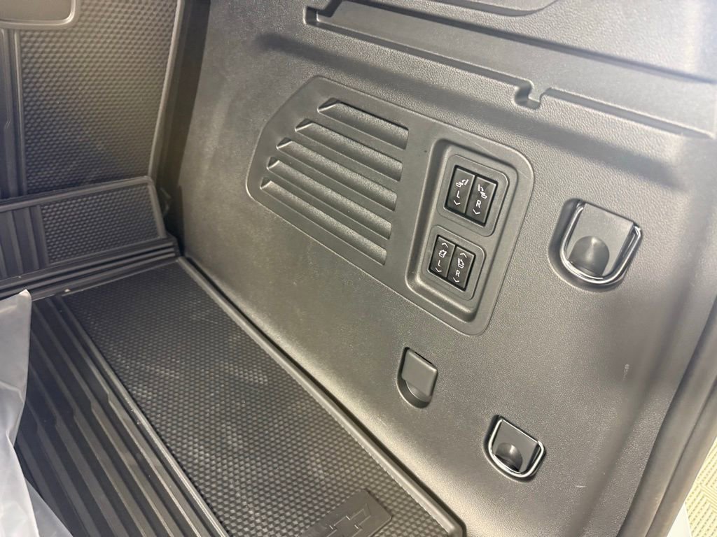 New 2026 Chevrolet Traverse High Country w/ LPO, Floor Liner Package image 12