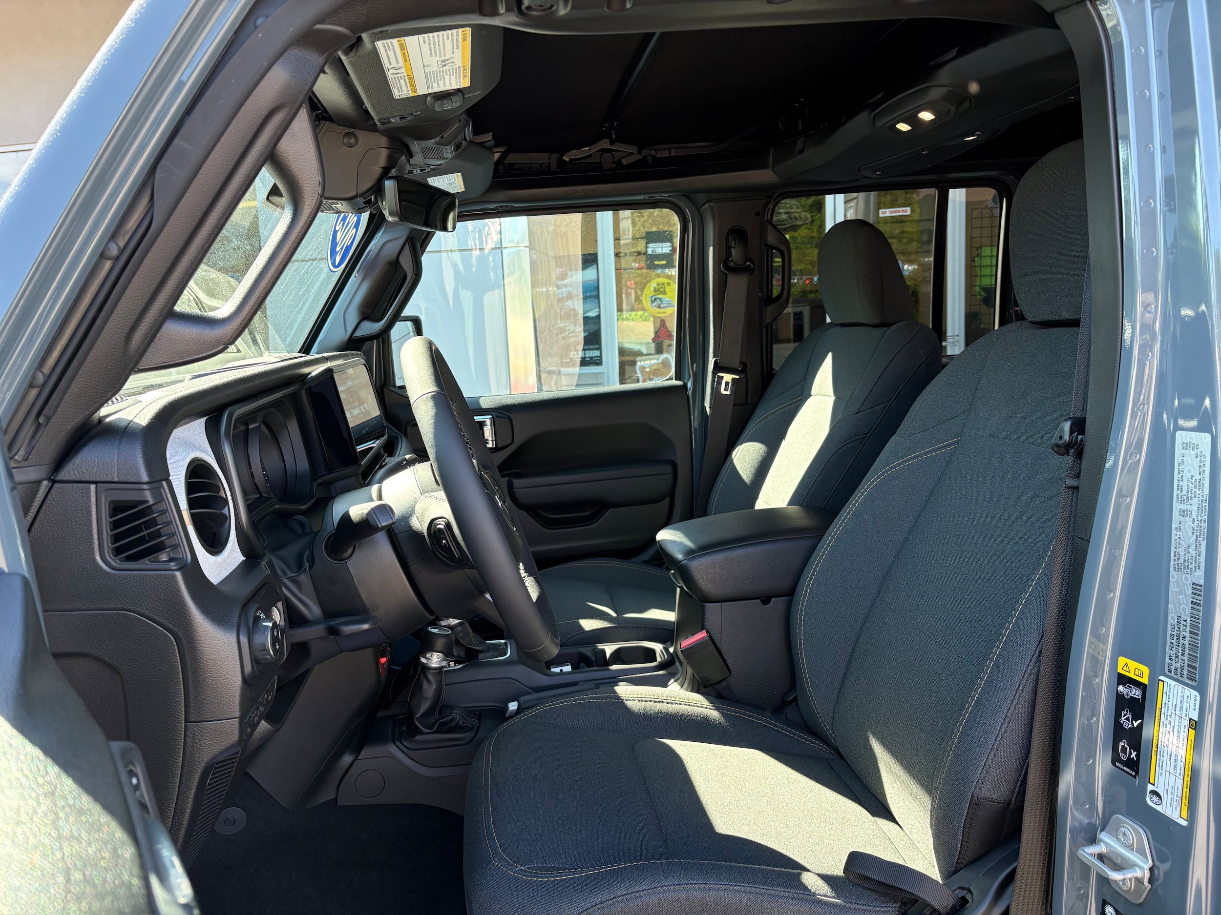 Certified 2025 Jeep Gladiator Sport AWD/4WD image 14