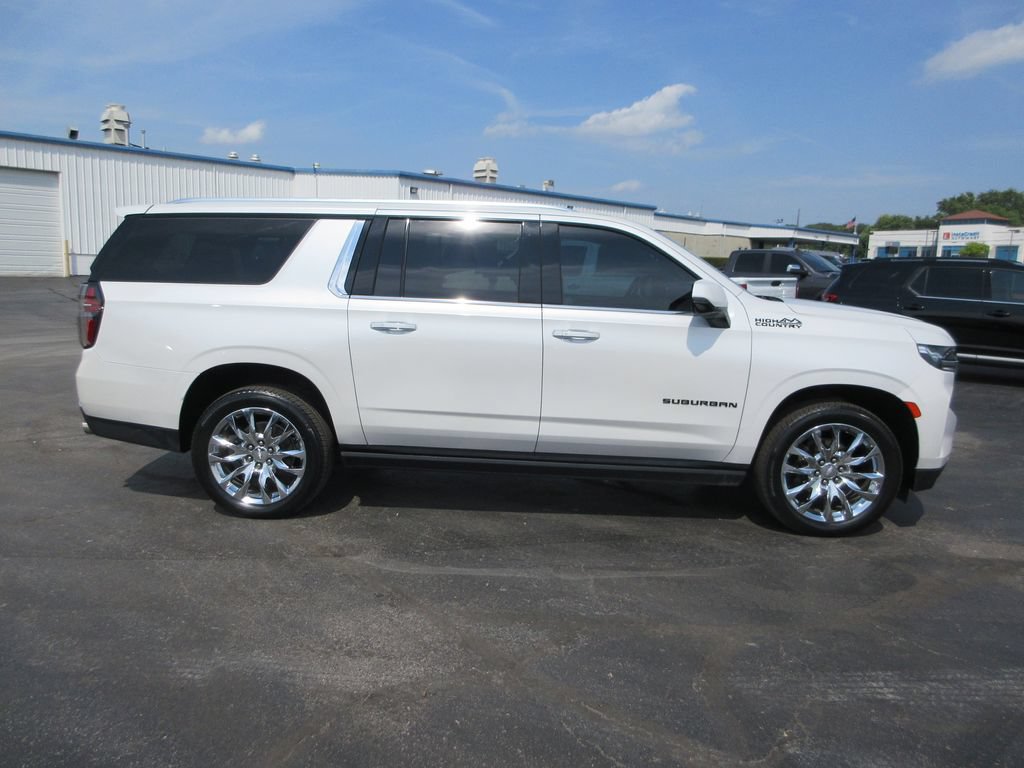 Used 2021 Chevrolet Suburban High Country w/ Premium Package 2 AWD/4WD image 4