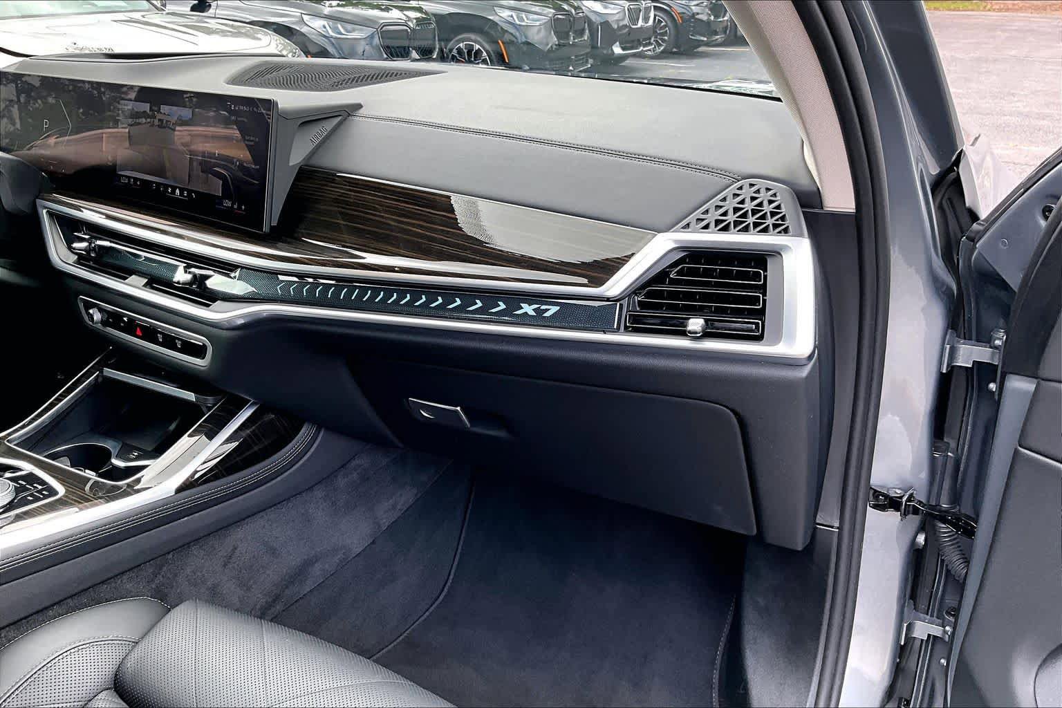 Certified 2025 BMW X7 xDrive40i w/ Premium Package AWD/4WD image 19