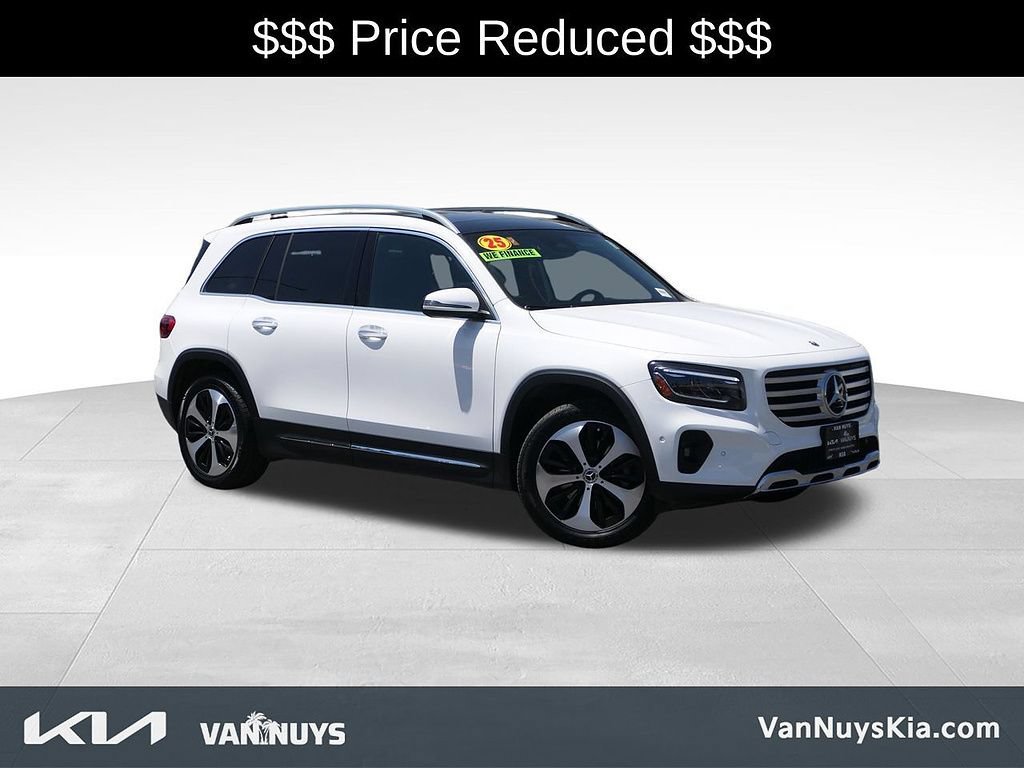 Used 2025 Mercedes-Benz GLB 250 4MATIC image 32