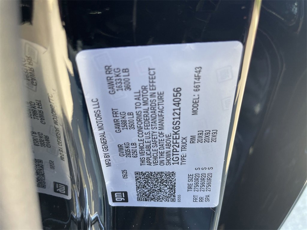 New 2025 GMC Canyon Denali w/ LPO, Denali Black Edition image 35