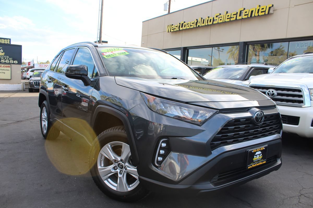 Used 2019 Toyota RAV4 LE w/ Carpet Mat Package FWD image 36