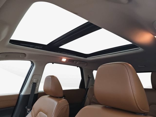 Used 2022 Nissan Pathfinder Platinum w/ Cargo Package FWD image 29