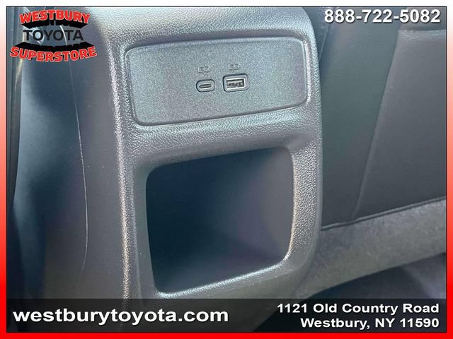 Used 2026 Chevrolet Trax RS w/ Sunroof Package FWD image 16