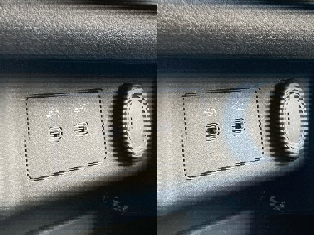 Used 2024 Nissan Rogue SV image 24