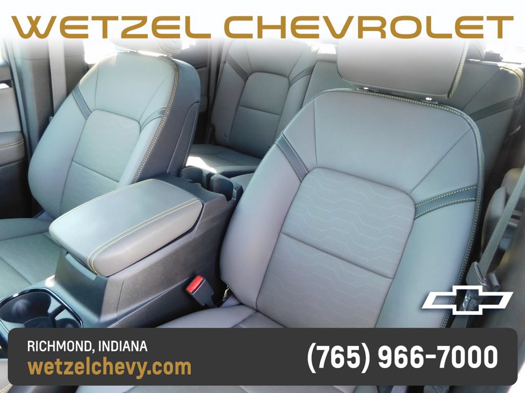 Used 2025 Chevrolet Colorado ZR2 w/ Technology Package AWD/4WD image 18
