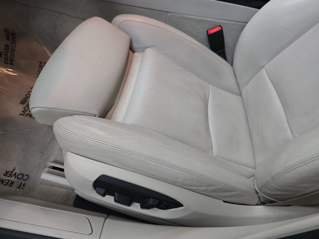 Used 2014 BMW 750Li xDrive AWD/4WD image 30