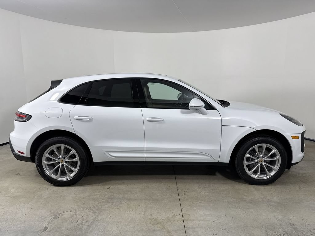 New 2026 Porsche Macan AWD/4WD image 8