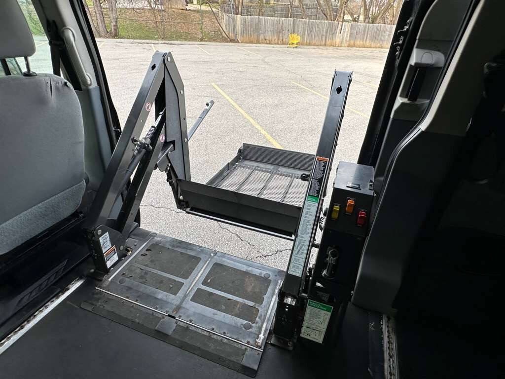 Used 2016 Ford Transit 350 XLT RWD image 10